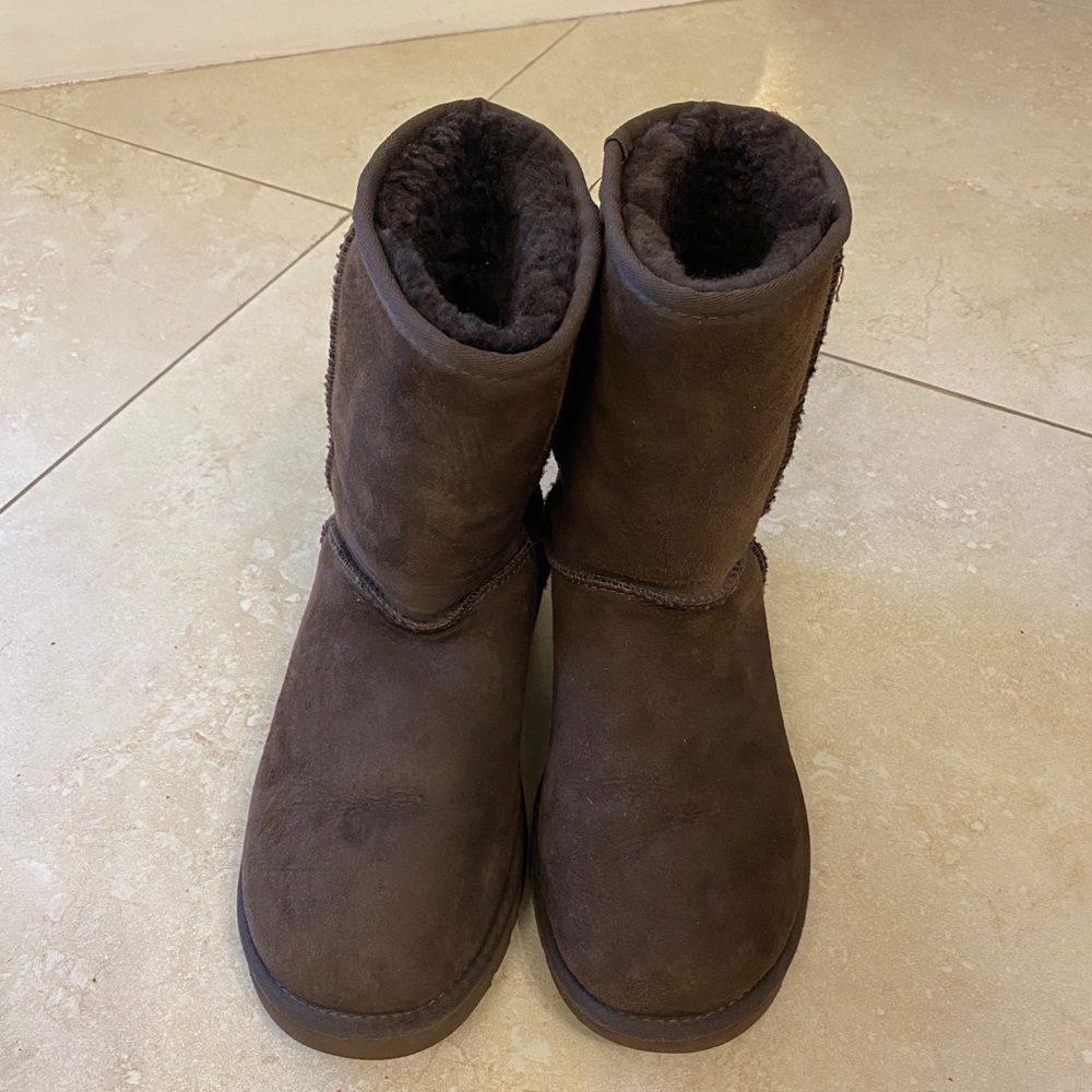 UGG boots in Chocolate Brown